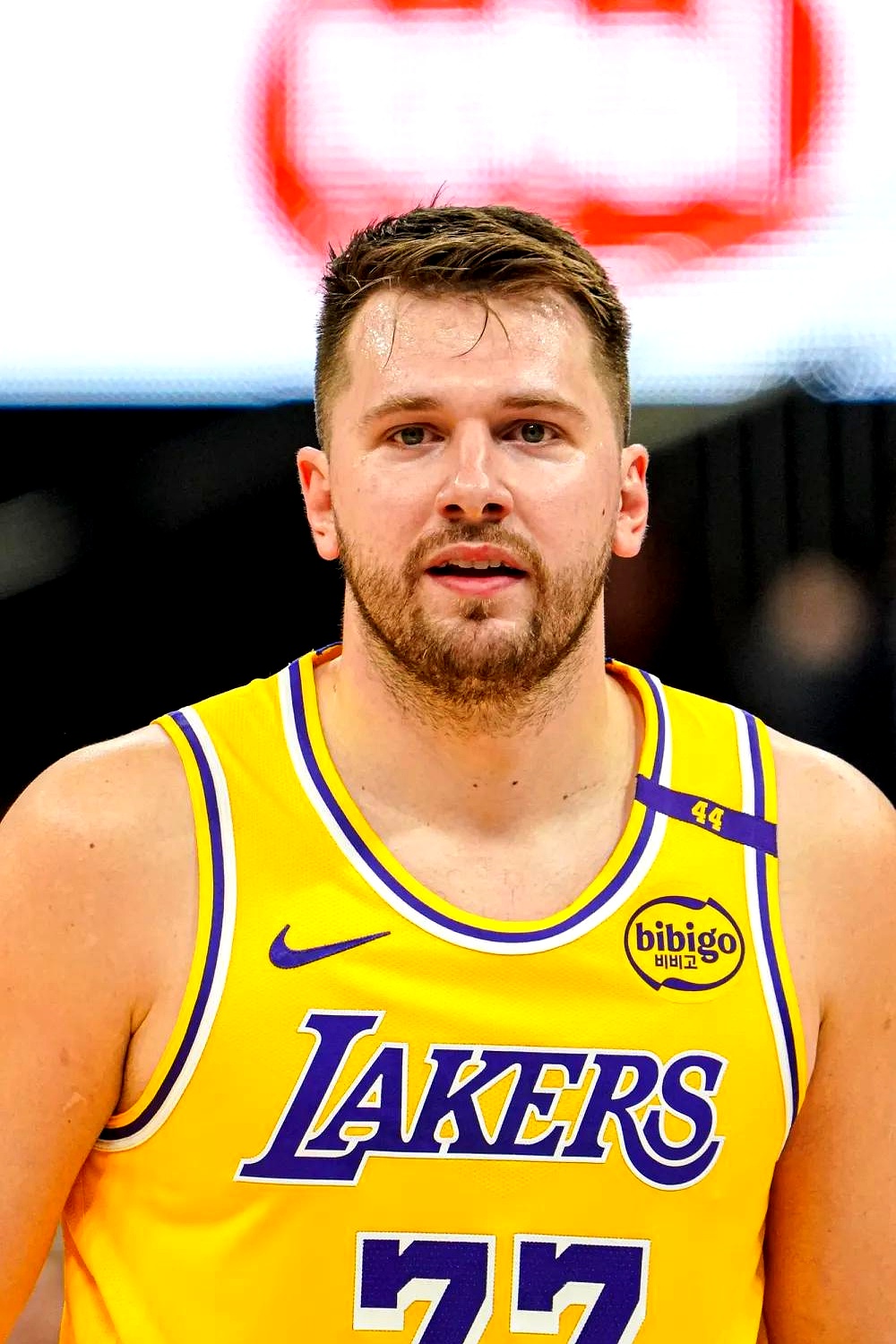 登录入口包含东契奇连续十五场比赛得分超过夺冠，公牛不断突破！全场沸腾不已的词条