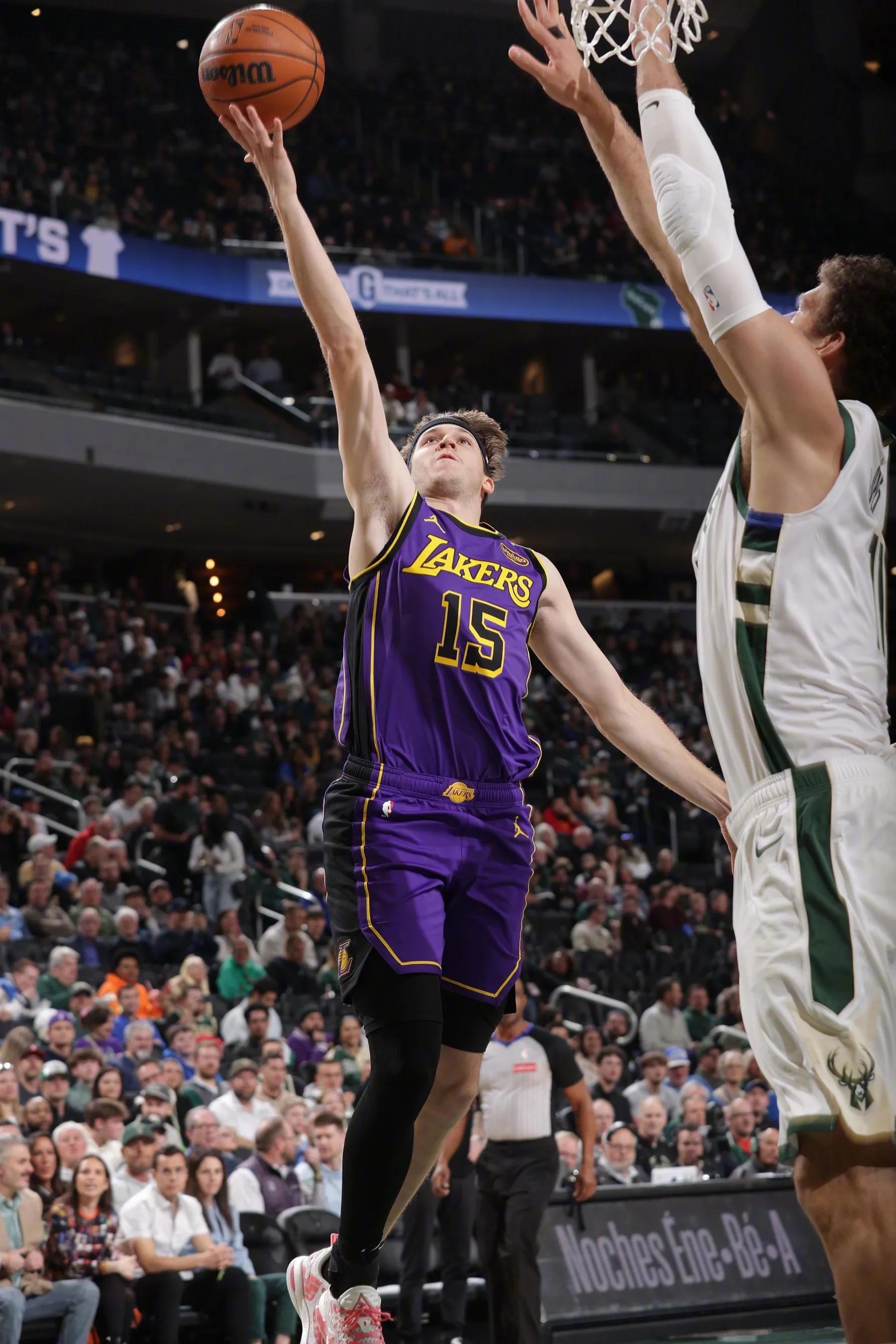 体育赛事包含洛杉矶湖人发布备战花絮，集结日状态回暖，NBA总决赛任务艰巨，临场指挥获称赞的词条